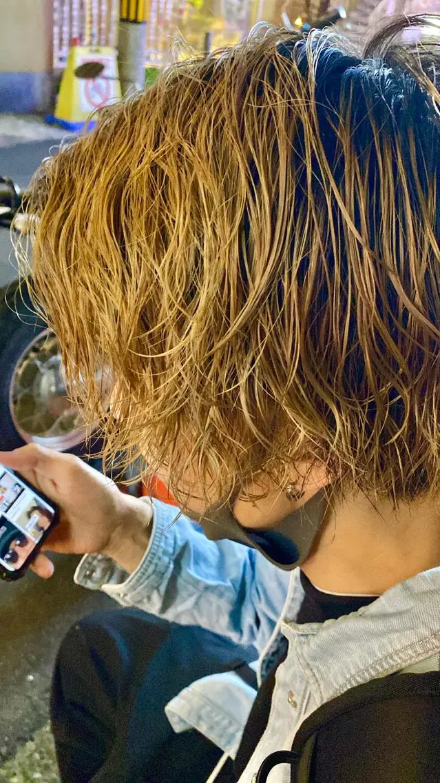ミディアム パーマ メンズ 波巻きパーマ unopulir 景山 凌のヘアスタイル