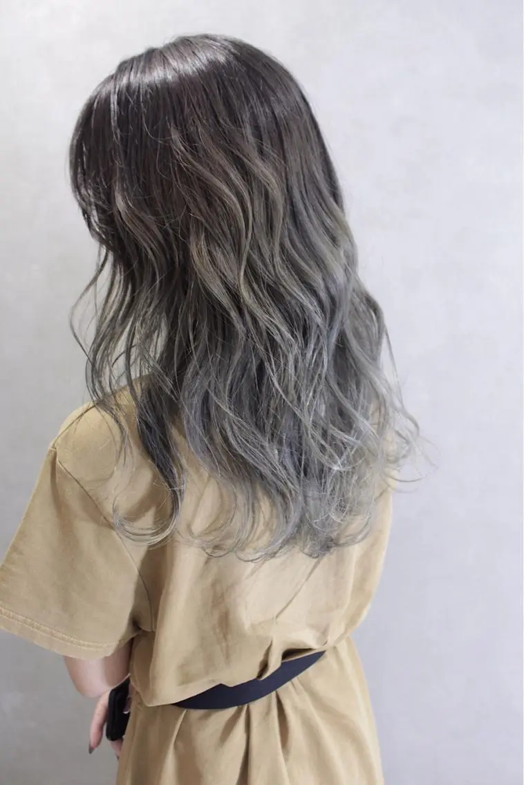 セミロング カラー ヘアアレンジ グラデーションカラー ヘアカラー トリートメント lani ブリーチ /ダブルカラーのヘアスタイル