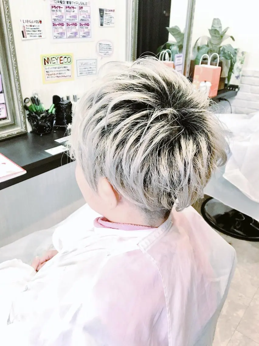ショート カラー 黒髪 グラデーションカラー 💓シールエクステ ルミエールのヘアスタイル