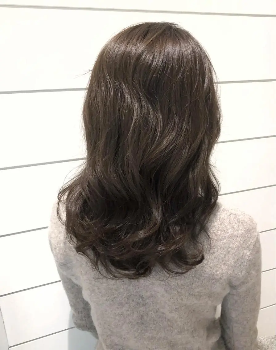 セミロング カラー アッシュ アッシュグレー アッシュグレージュ グレージュ 🍊新宿南口🍊 ERINAのヘアスタイル
