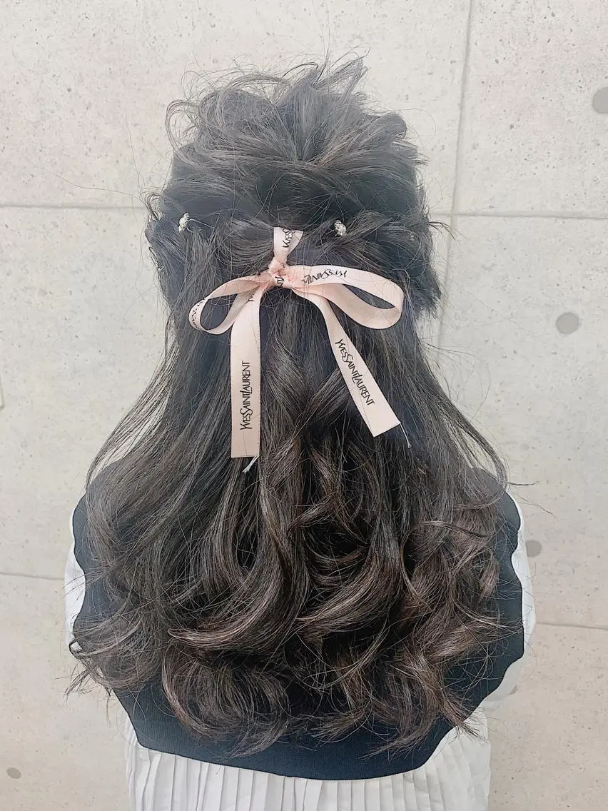 セミロング ヘアアレンジ 成人式 ハーフアップ 卒業式のヘアスタイル 京都最安価エクステ muuka🦋のヘアスタイル