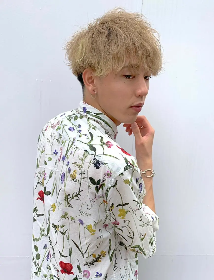 ショート カラー パーマ ヘアアレンジ メンズ メンズパーマ メンズツイストパーマ ツイストパーマ 野木 良平のヘアスタイル