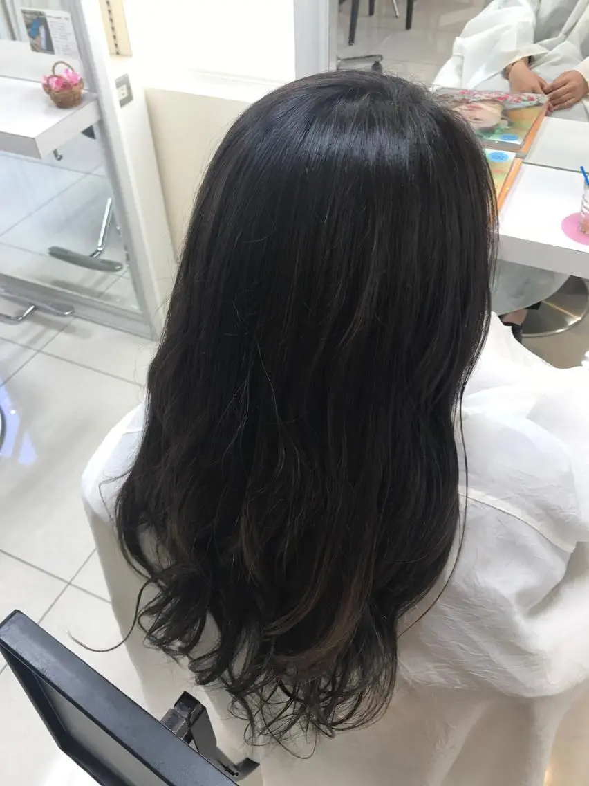 ロング カラー 透明感カラー イルミナカラー 【暖色カラー特化】 中山由梨のヘアスタイル