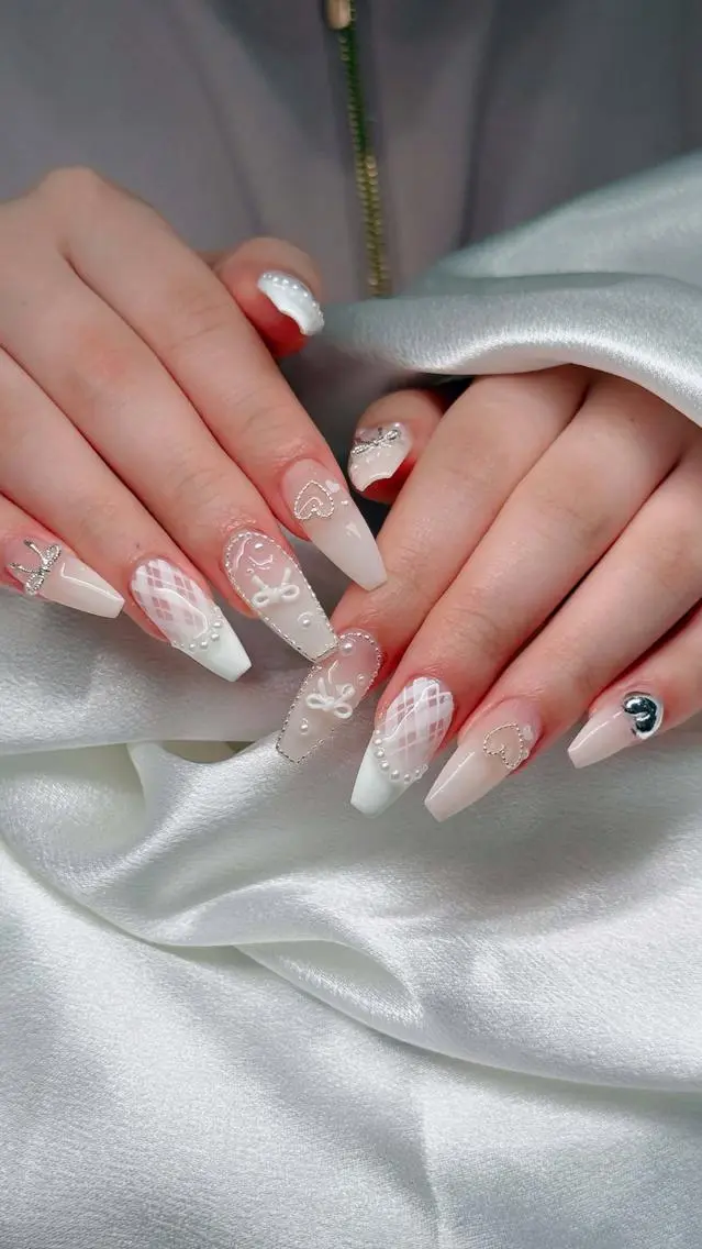 ネイル オーロラネイル ブルー チークネイル フットネイル フレンチネイル NAILS168 池袋西口駅前店のネイルデザイン
