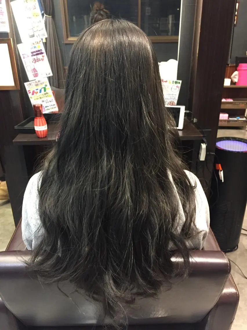 ロング 金澤 愛のヘアスタイル