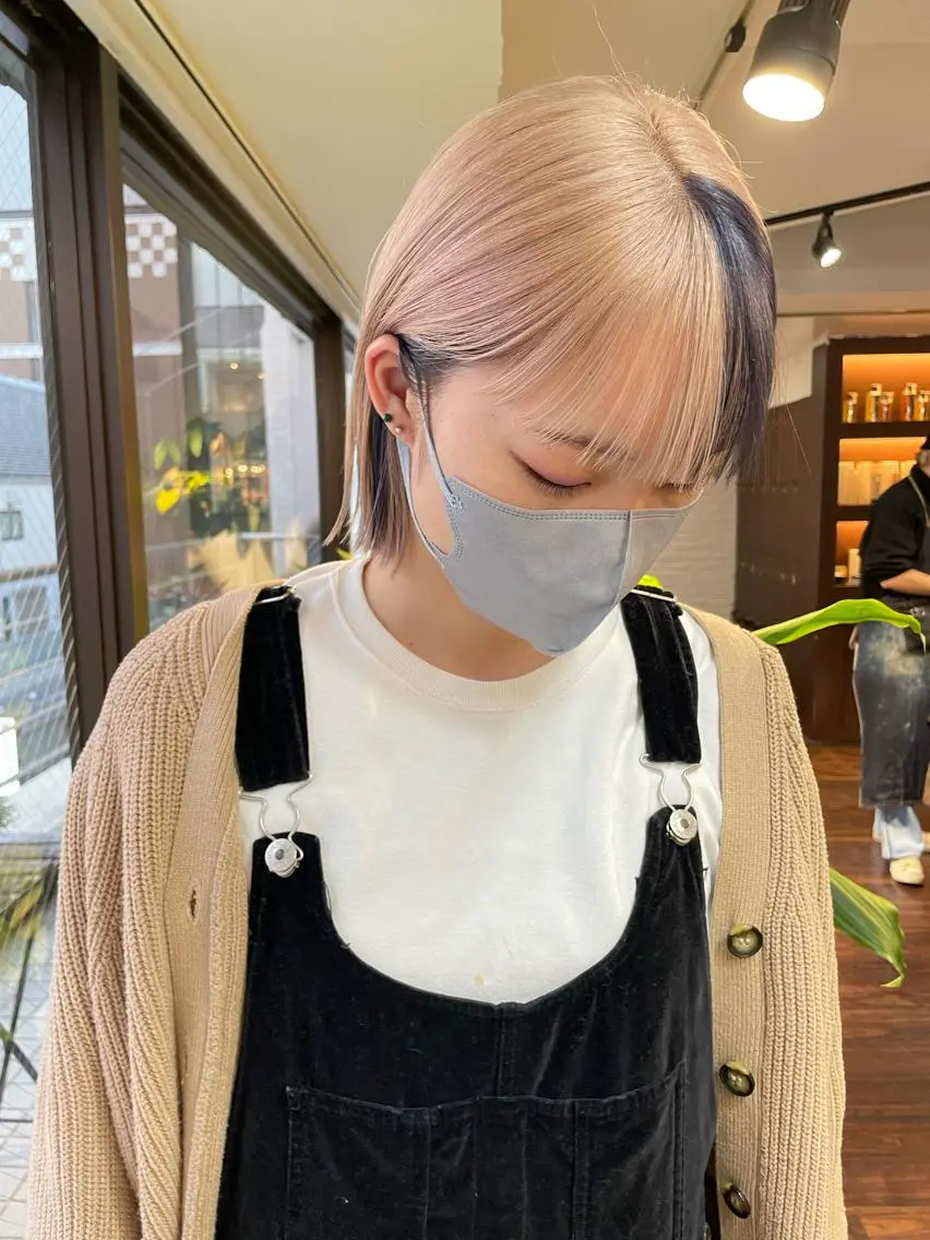 ショート カラー ブリーチ デザインカラー オカモト ミユウのヘアスタイル