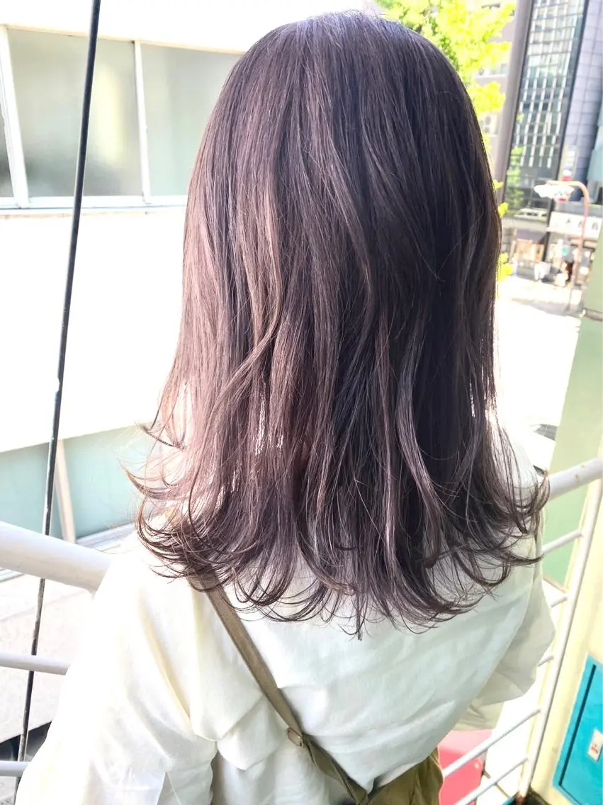 セミロング カラー ブリーチ パープルカラー moanin モーニンのヘアスタイル