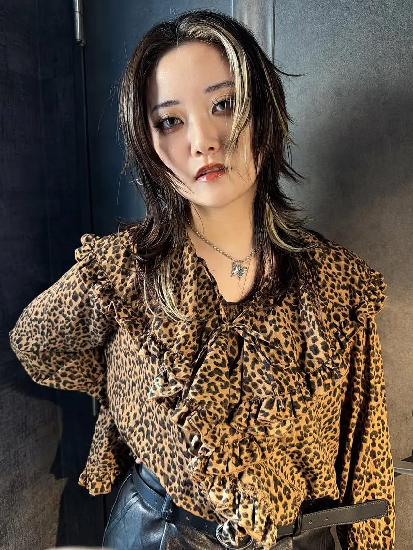 ミディアム カラー レイヤーカット ウルフカット カット ヘアカラー トリートメント ウルフレイヤー/ 中性ウルフ/タカハシのヘアスタイル