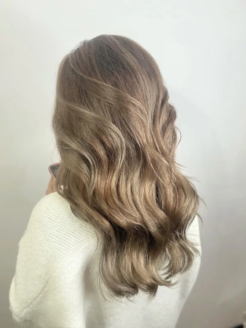 ロング カラー ブリーチ カット ヘアカラー トリートメント Luzir⭐︎ GEN⭐︎のヘアスタイル