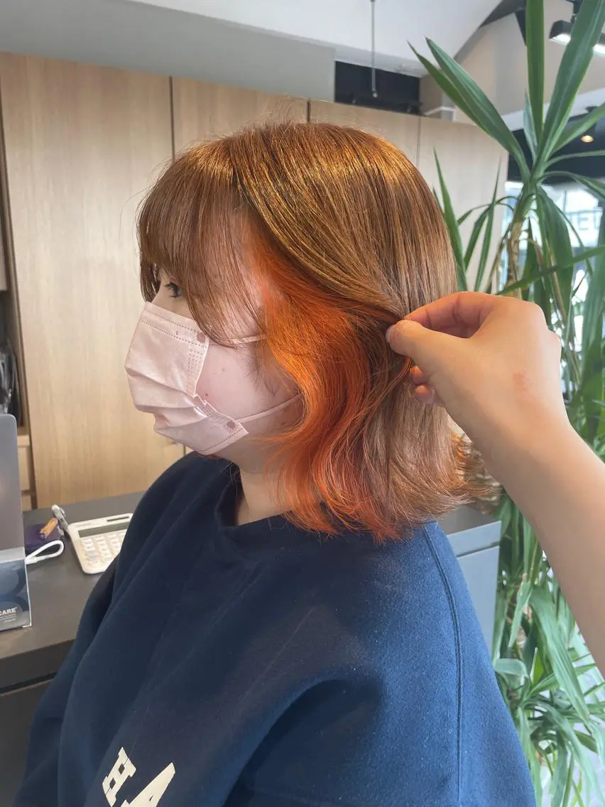 ミディアム カラー オレンジ マキノ キョウカのヘアスタイル