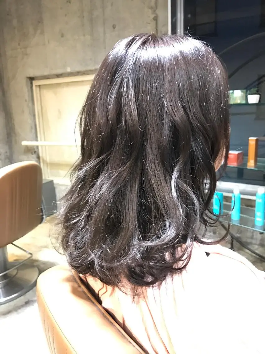 ミディアム カラー パーマ ヘアアレンジ メンズ キッズ ネイル マツエク・マツパ ダブルカラー グレージュ サロンドミルク 原宿のヘアスタイル
