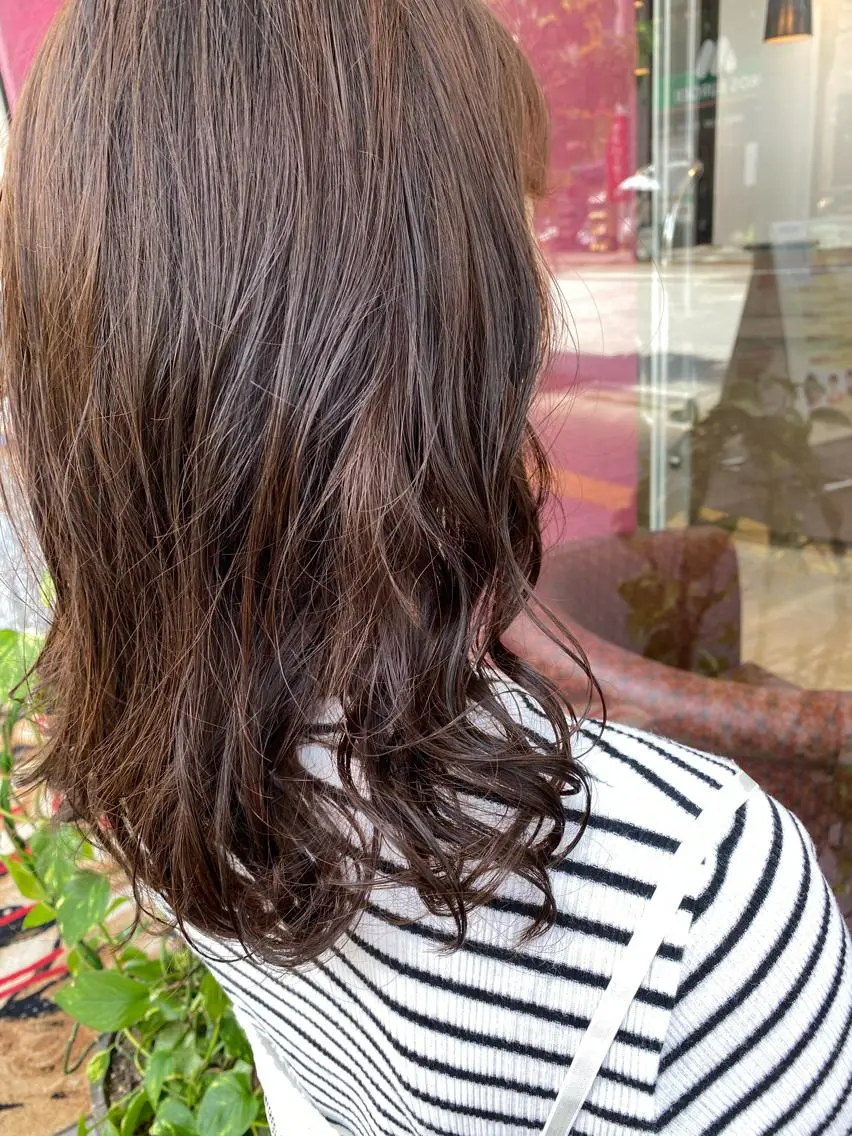 ミディアム カラー ミディアムパーマ デザインカラー✨新倉 佑奈のヘアスタイル