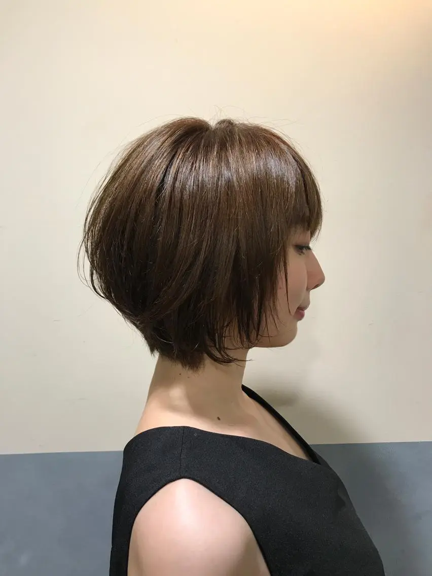 ショート カラー 前下がりボブ ボブ カット ✨ハイトーンカラー 🌈モテ髪のヘアスタイル
