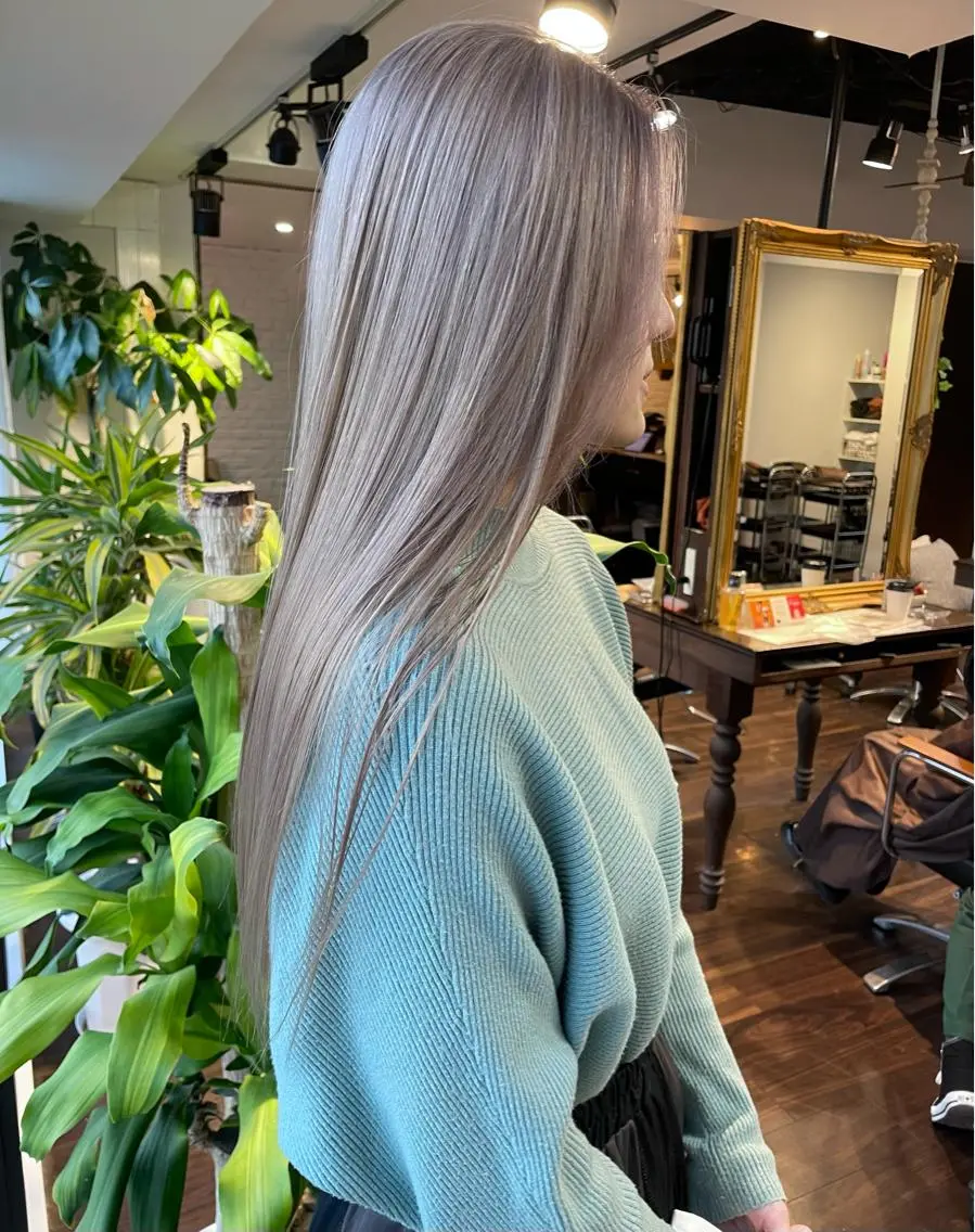 ロング カラー オカモト ミユウのヘアスタイル
