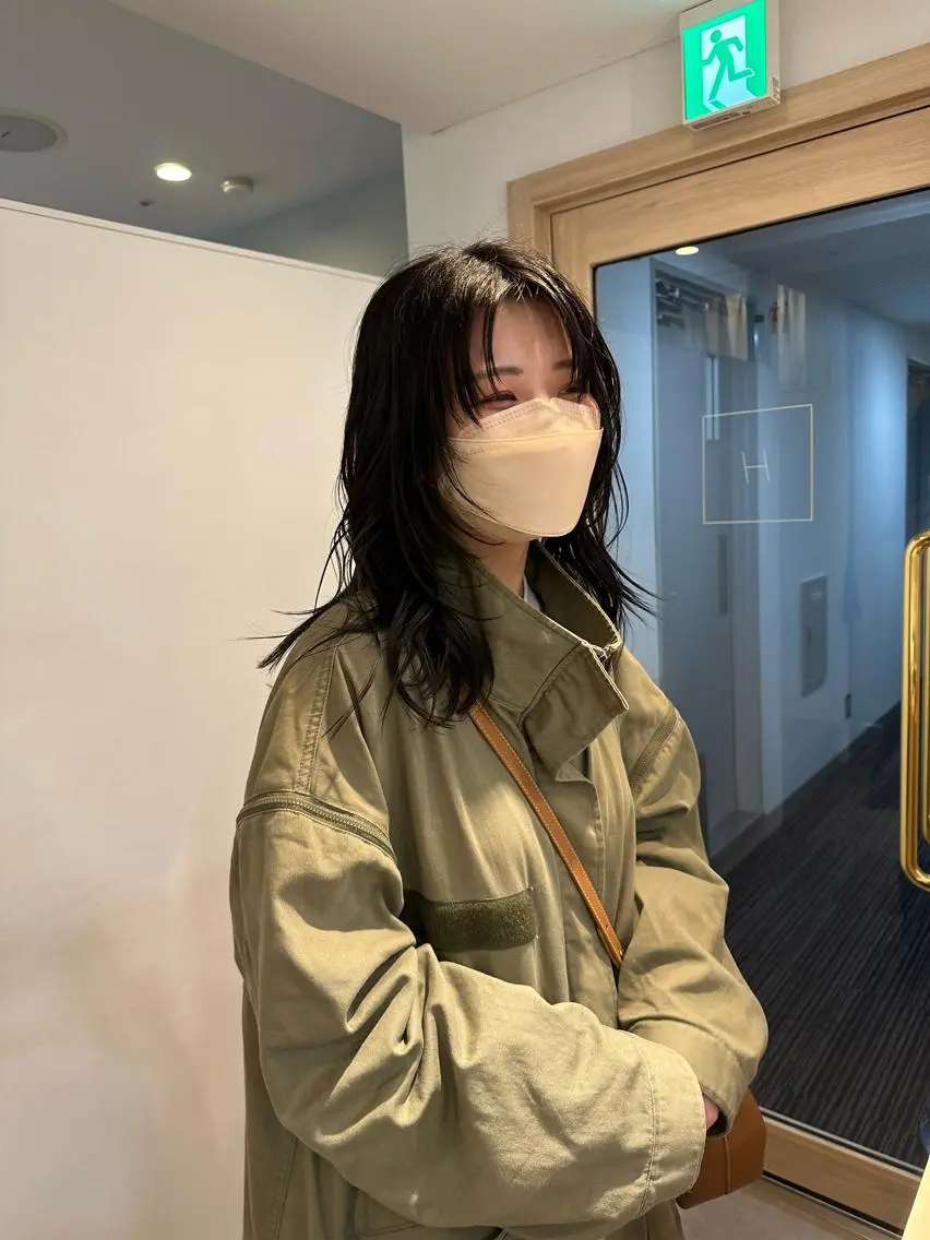 セミロング カラー 顔まわりレイヤー 顔周りカット レイヤーカット カット ヘアカラー 梅田/ベージュ レイヤー/ヌマタのヘアスタイル
