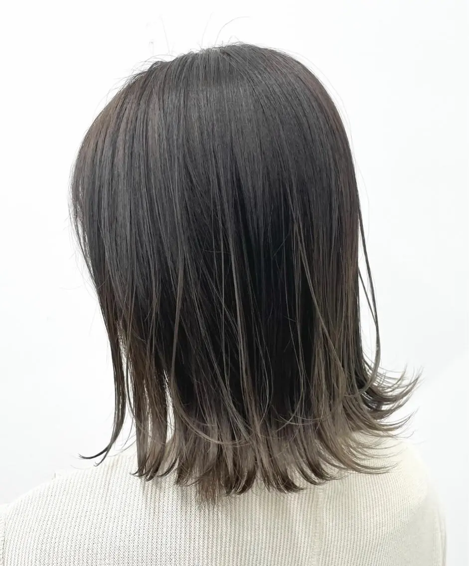 ミディアム カラー ヘアアレンジ バレイヤージュ ブリーチ グレージュ レイヤーカット 🦄インナーカラー 🦄貫井彩花のヘアスタイル