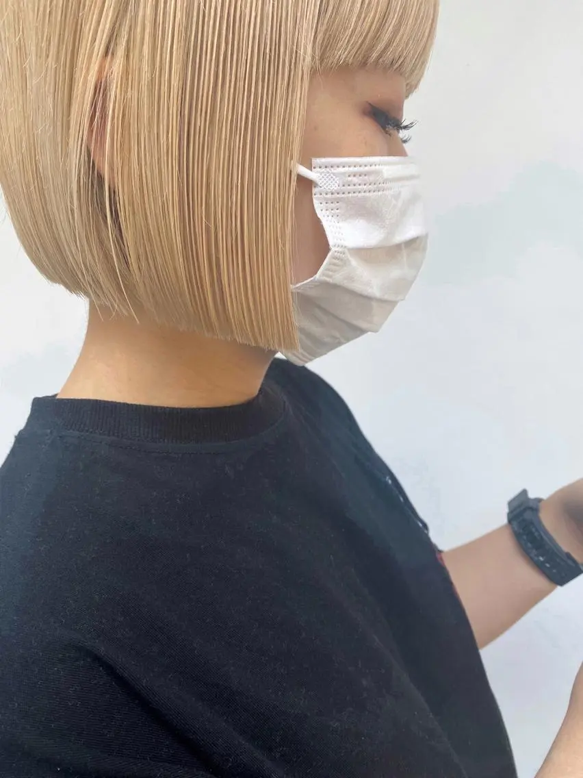 ショート カラー ブリーチ ブロンド tonari 梅田、中崎町のヘアスタイル