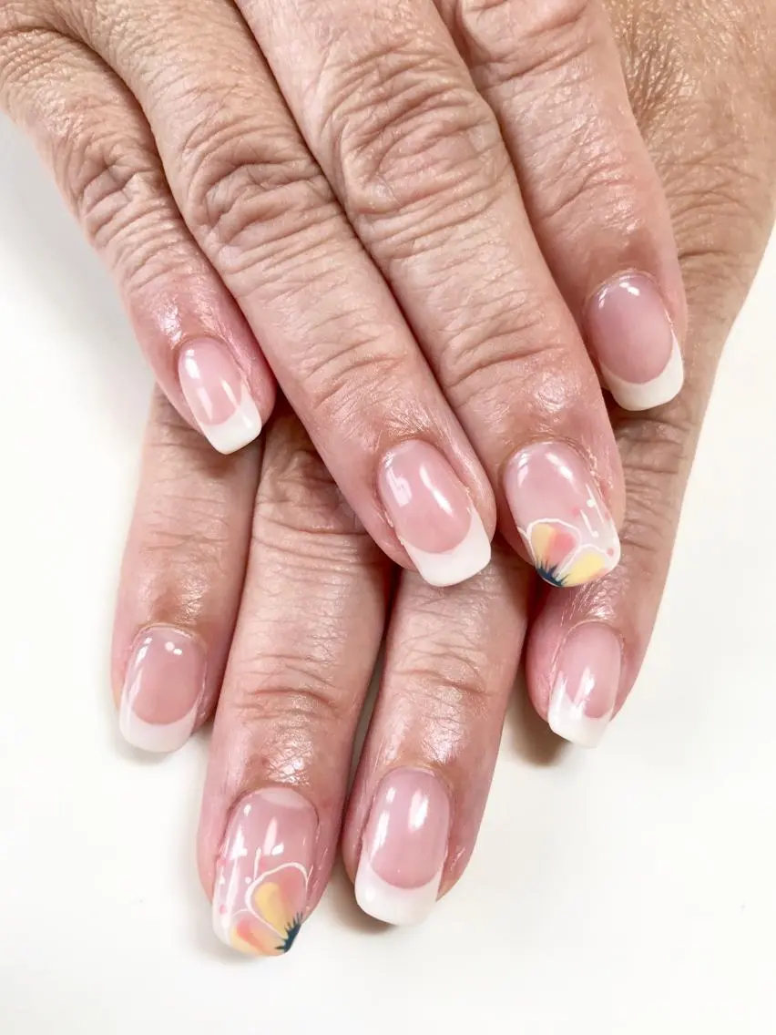 ネイル フレンチネイル オフィスネイル シンプルネイル ハンドネイル 'mm  (ミリ) ＭＡＮＡＭＩのネイルデザイン