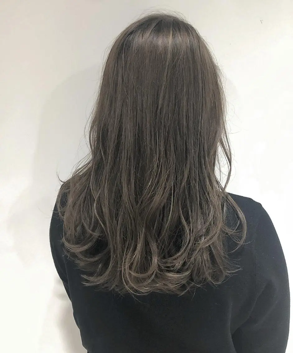 ロング カラー アッシュ ハイライトカラー ハイライト ヘアカラー トリートメント 🍊新宿南口🍊 ERINAのヘアスタイル