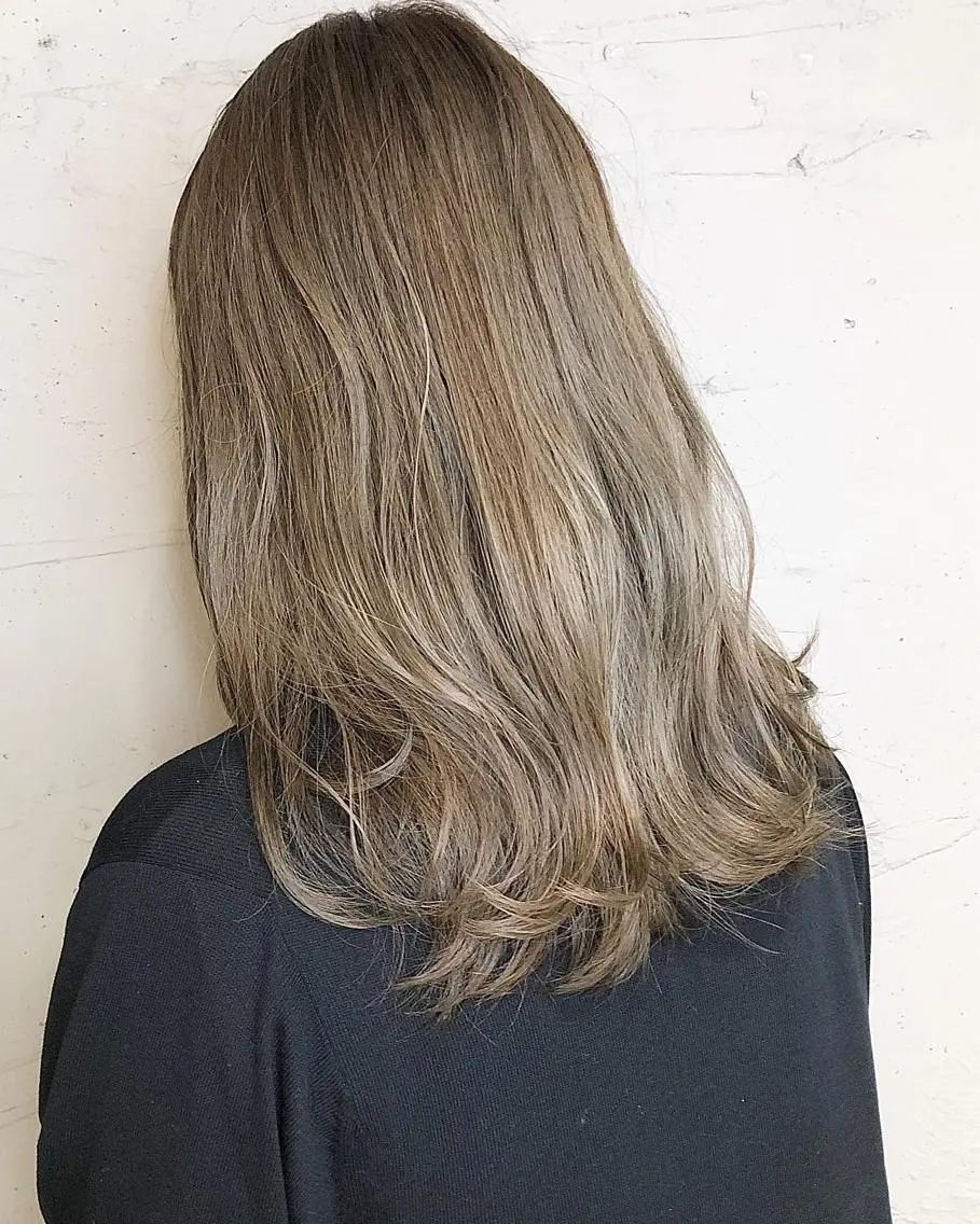 セミロング カラー アディクシーカラー ベージュカラー 黒髪 ブリーチ ブルーカラー ヘアカラー 成城美容室 YOSHIMURAのヘアスタイル