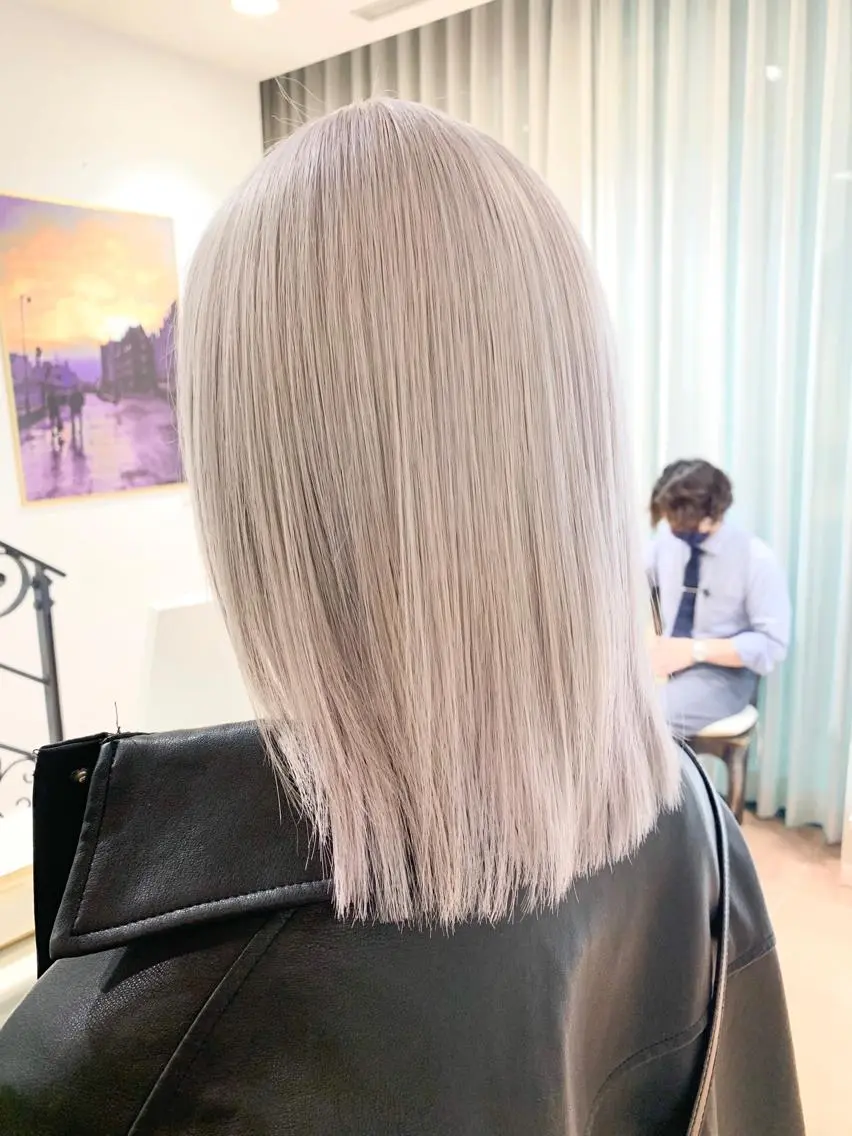 セミロング 🍀ケアブリーチ カラー🍀坂井のヘアスタイル
