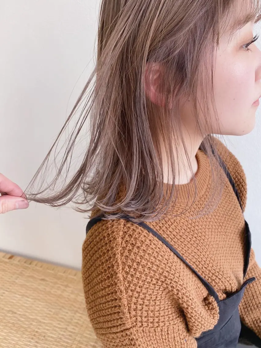 ミディアム カラー カット ヘアカラー トリートメント 顔周りレイヤーカット ブリーチminamiのヘアスタイル