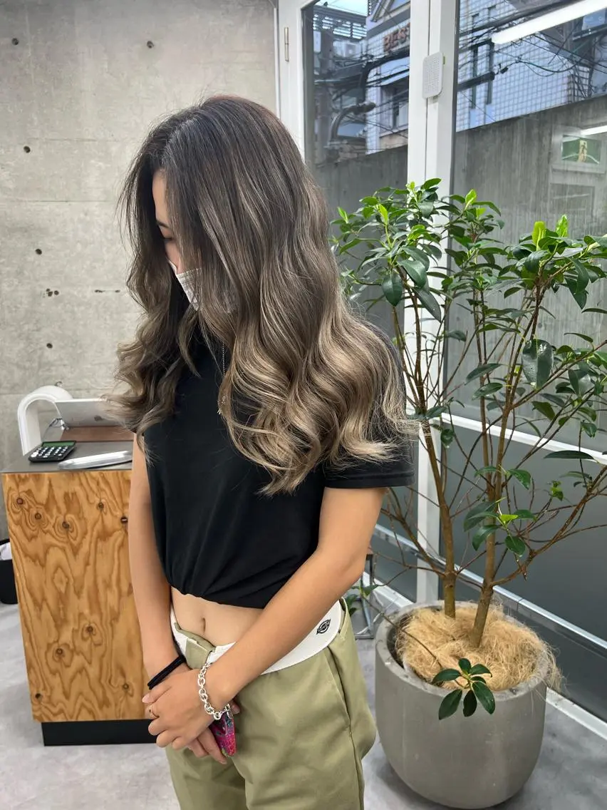 ロング カラー バレイヤージュ レイヤーカット ヘアカラー トリートメント 艶髪✨ブリーチ職人 yasuのヘアスタイル