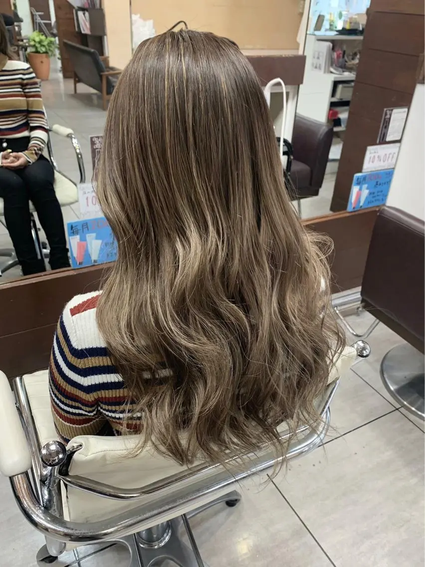 ロング レイヤー/艶髪カラー 森本くるみのヘアスタイル