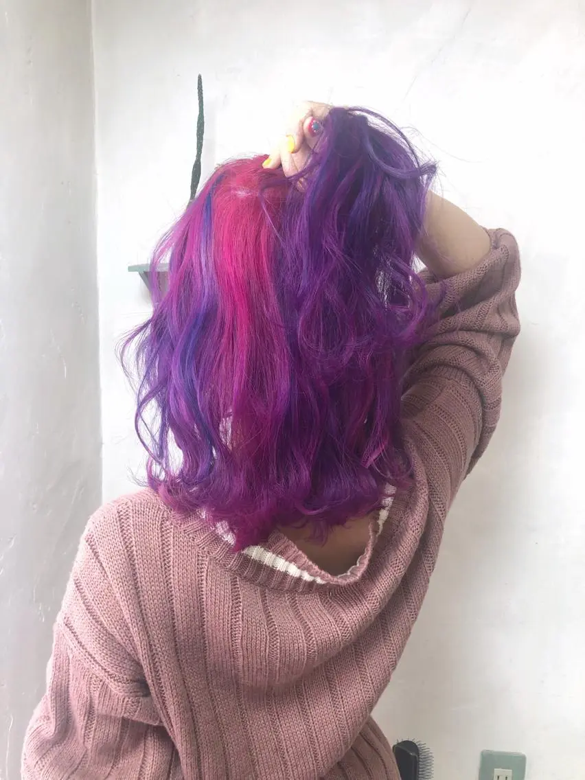 ミディアム カラー パーマ ヘアアレンジ ブルーカラー ハイライトカラー ピンクカラー ハイライト ヘアカラー トリートメント 推し活専用 【派手髪】飯野ゆかりのヘアスタイル