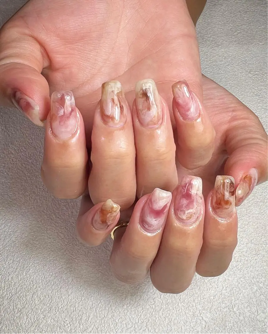 ネイル アートネイル 大理石ネイル(マーブル) ニュアンスネイル ホワイト 冬ネイル ✾ NailRoom Latina🌻💓のネイルデザイン