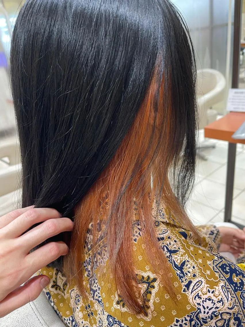 セミロング カラー 黒髪 ブルーカラー ブルーブラック オレンジ カネヒラ リョウスケのヘアスタイル