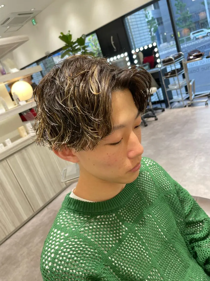 ショート カラー パーマ メンズ メンズメッシュ 波巻きパーマ メッシュ カット ヘアカラー パーマ メンズ特化/今池駅 徒歩1分/岡本一真のヘアスタイル