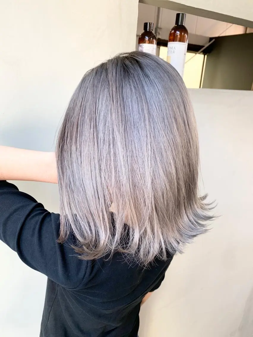 ミディアム カラー ヘアアレンジ ネイル マツエク・マツパ グレージュ ブリーチ特化 / share 元太のヘアスタイル