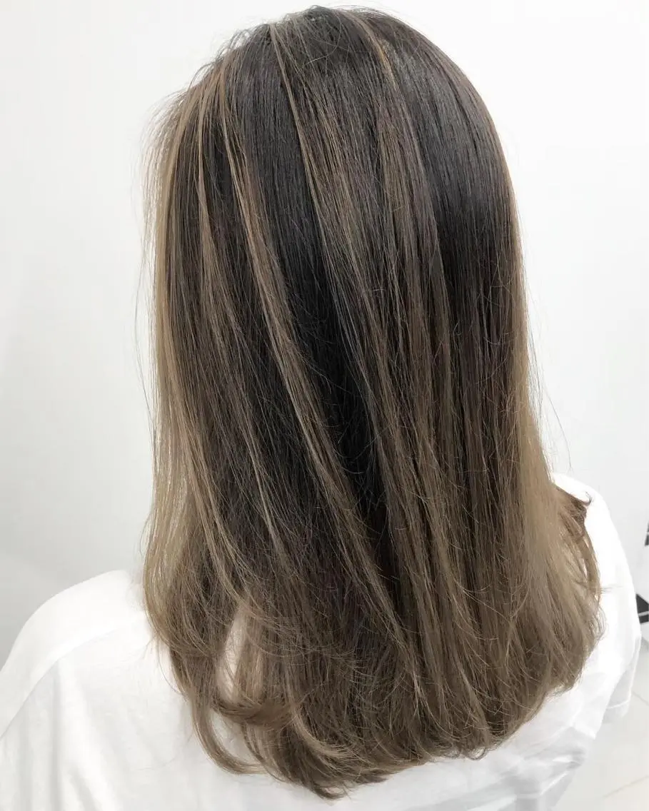 ミディアム カラー バレイヤージュ レイヤーカット 🦄インナーカラー 🦄貫井彩花のヘアスタイル