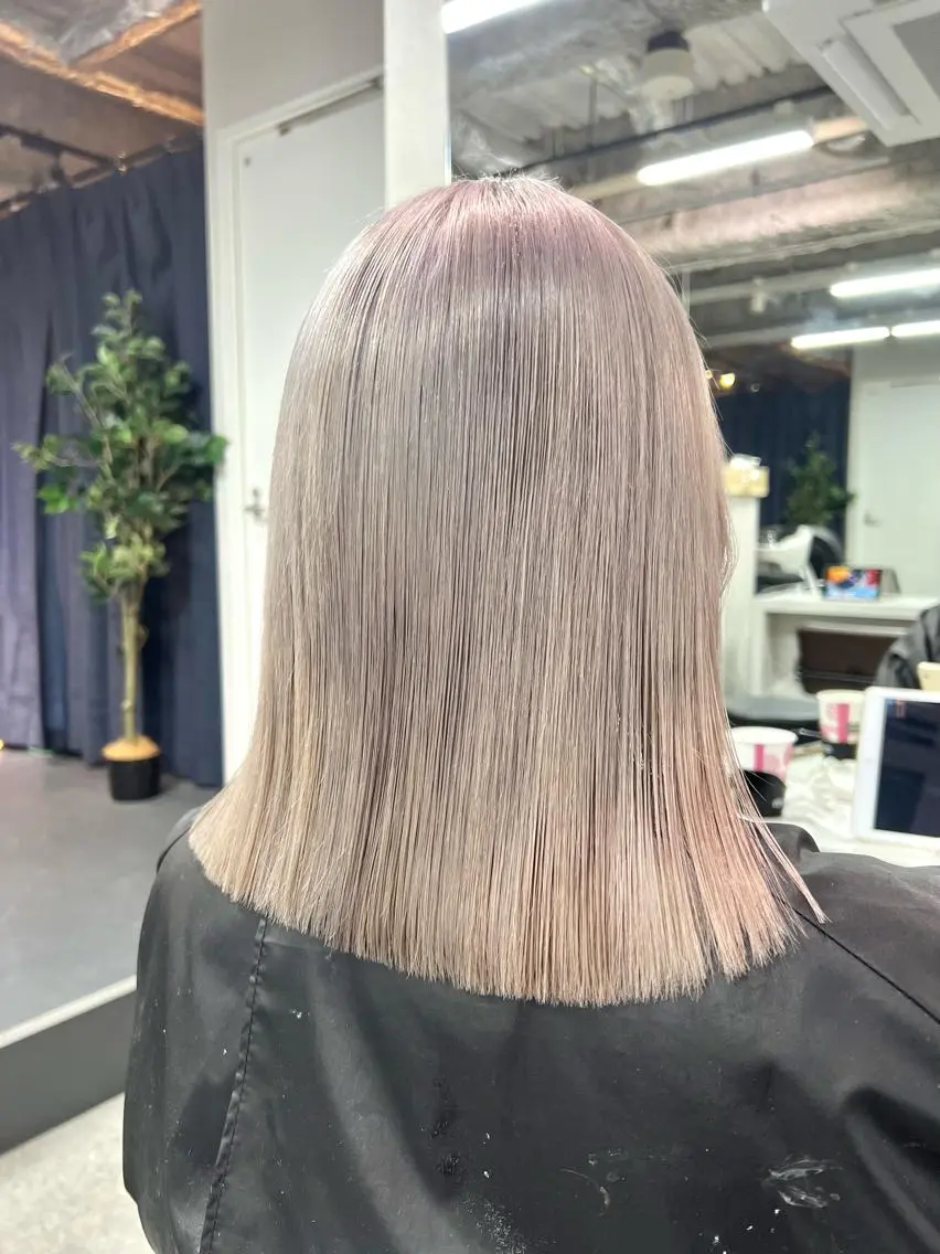 ミディアム カラー ヘアカラー トリートメント ハイトーン&髪質改善 &韓国エクステ🤎のヘアスタイル