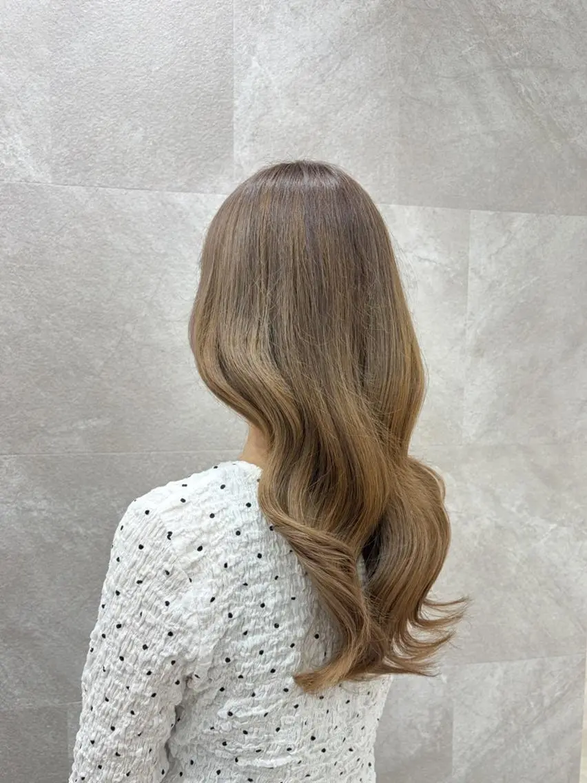 セミロング 韓国ヘアケアブリーチ 莉奈のヘアスタイル