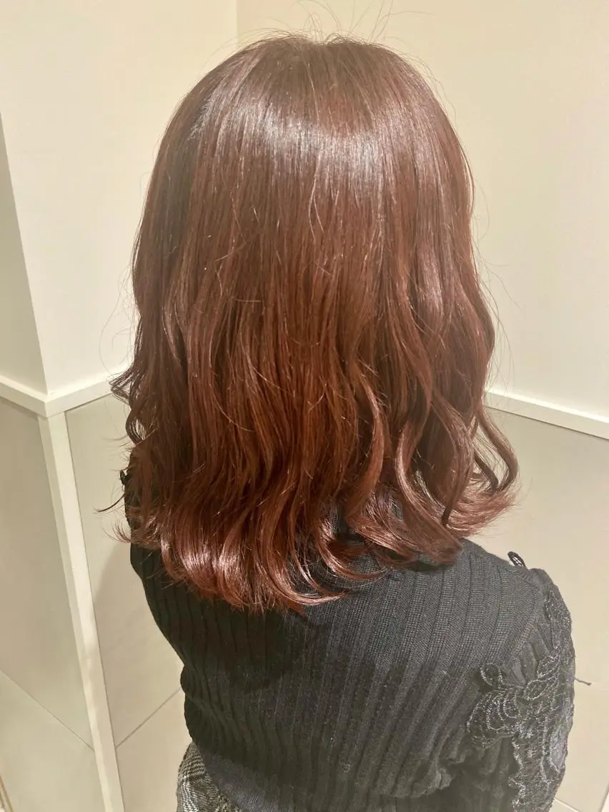 ミディアム カラー ブラウンカラー レッドカラー レッドブラウン ヘアカラー 小栗 麻衣のヘアスタイル