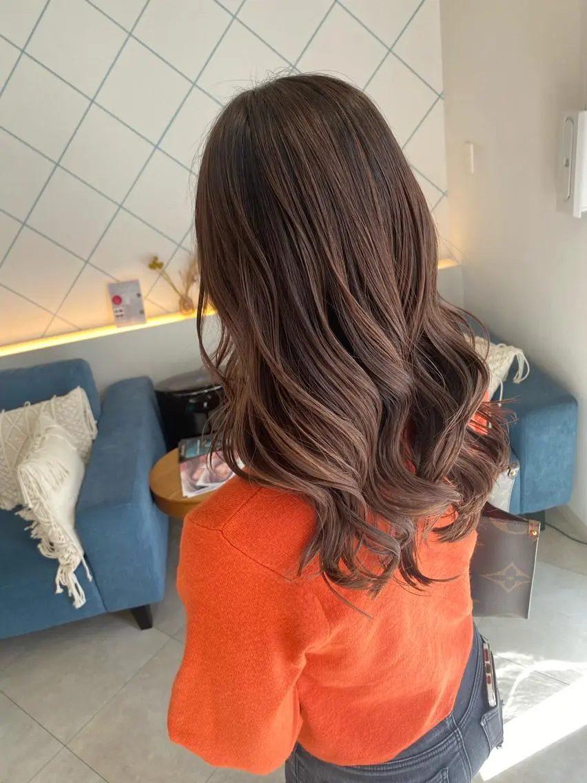 ロング カラー ヘアカラー トリートメント 饒平名 知也のヘアスタイル