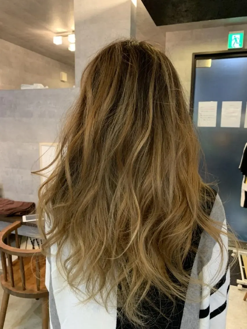 ロング カラー ヘアカラー 浅野  勇貴のヘアスタイル