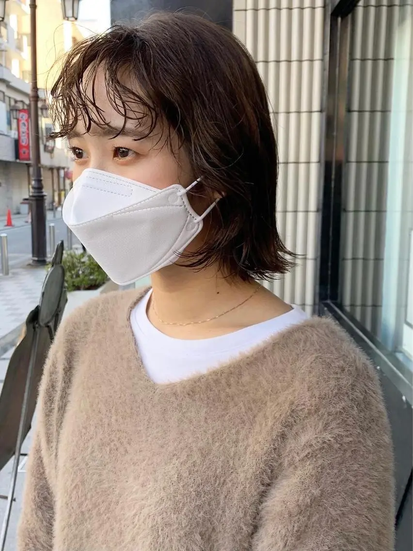 ミディアム SAKINO ベージュカラーのヘアスタイル