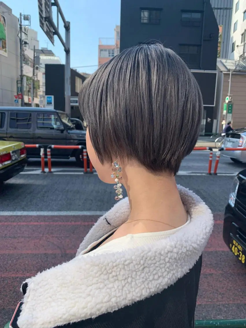 ショート カラー ヘアアレンジ アッシュ ブリーチ ブルーカラー ブルーアッシュ グレージュ カット ヘアカラー トリートメント 艶ハイトーン/ヘア アレンジAYAKAのヘアスタイル
