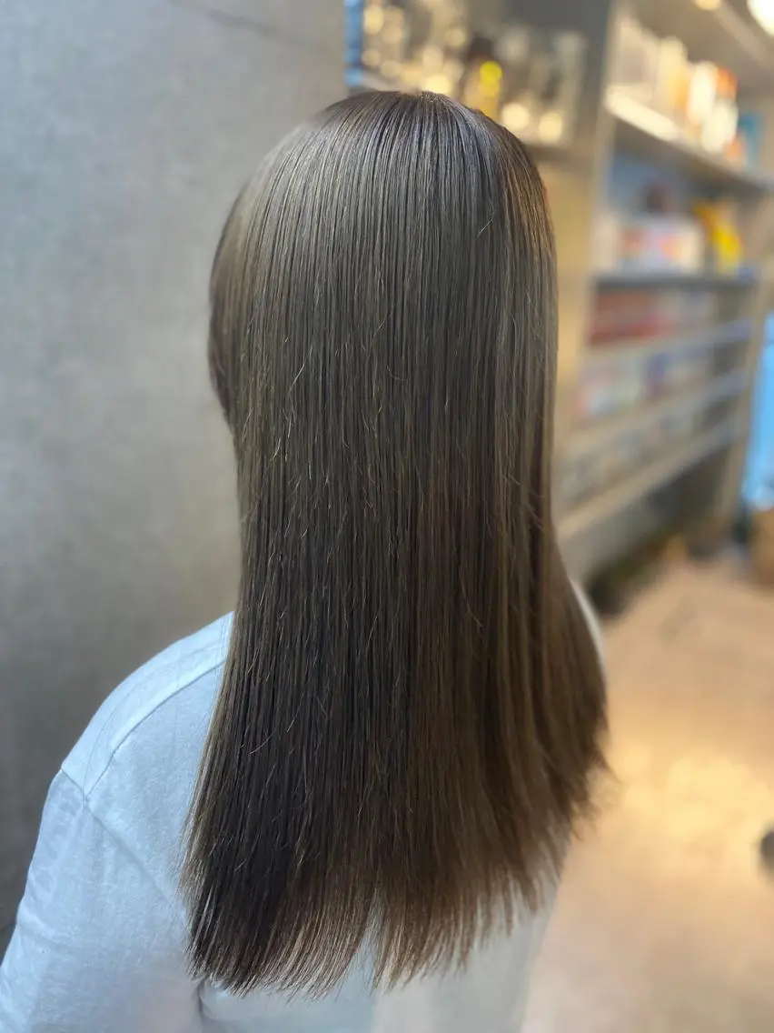 セミロング アッシュ ボブ くびれヘア ハイライト レイヤーカット 原宿アンリ 山下卓也のヘアスタイル