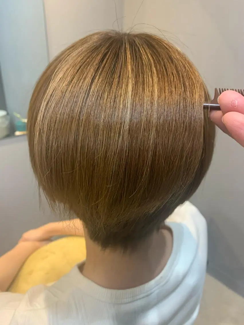 ショート ハイライト ヘアカラー トリートメント 嶋崎 啓人のヘアスタイル