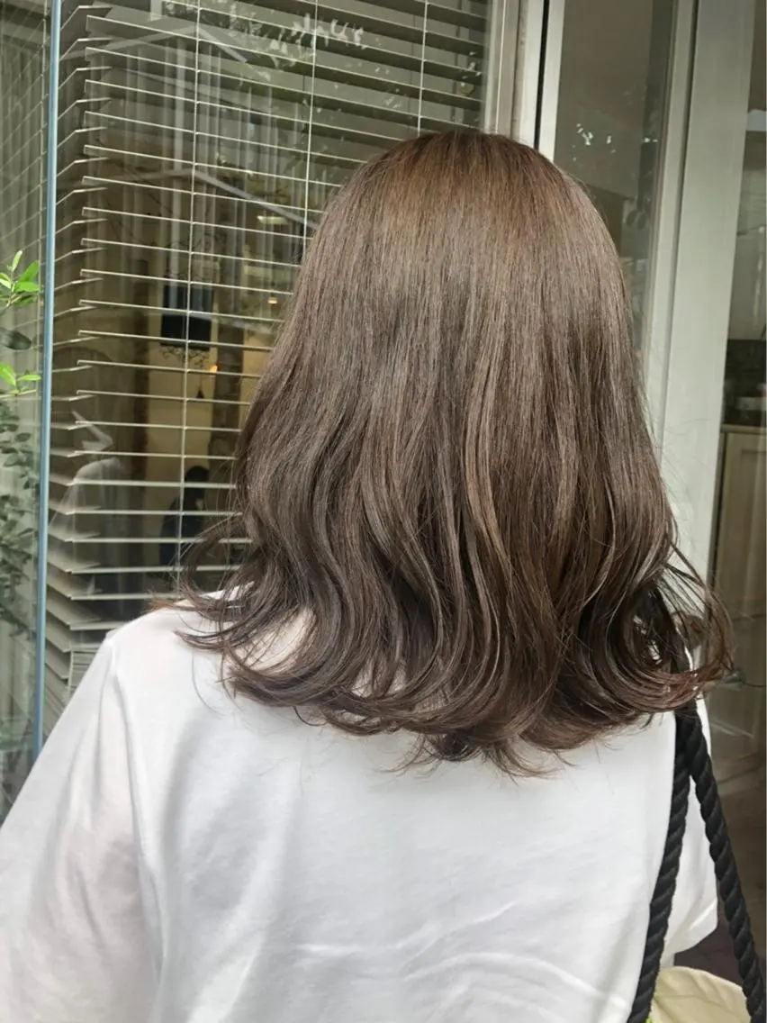 ミディアム カラー fio マナミのヘアスタイル