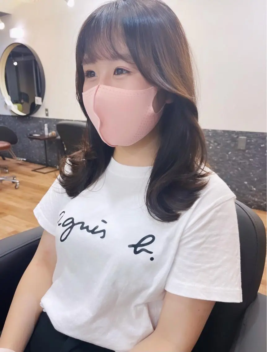 ミディアム 顔周りカット 韓国風ヘア レイヤーカット カット レイヤーカット、 大人可愛い　中村美羅のヘアスタイル