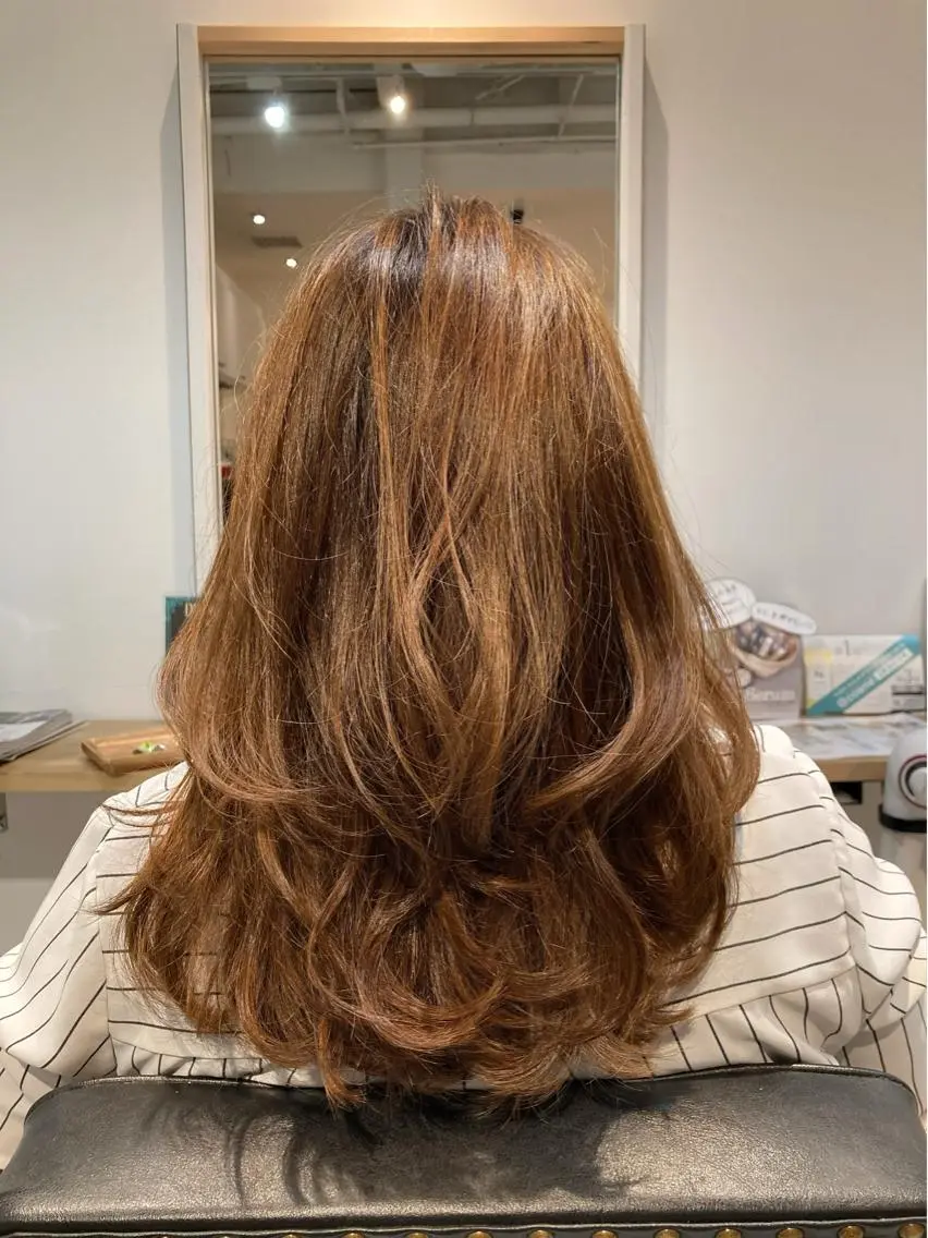 セミロング カラー ブリーチ ハイライトカラー ハイライト 【女性指名No.1】 西口直子のヘアスタイル
