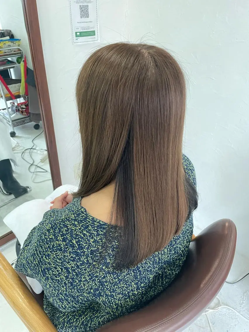 ミディアム カラー 黒髪 ブルーカラー ブルーブラック ヘーゼル インナーカラー カット ヘアカラー トリートメント HempBeauty 浅野アサミのヘアスタイル