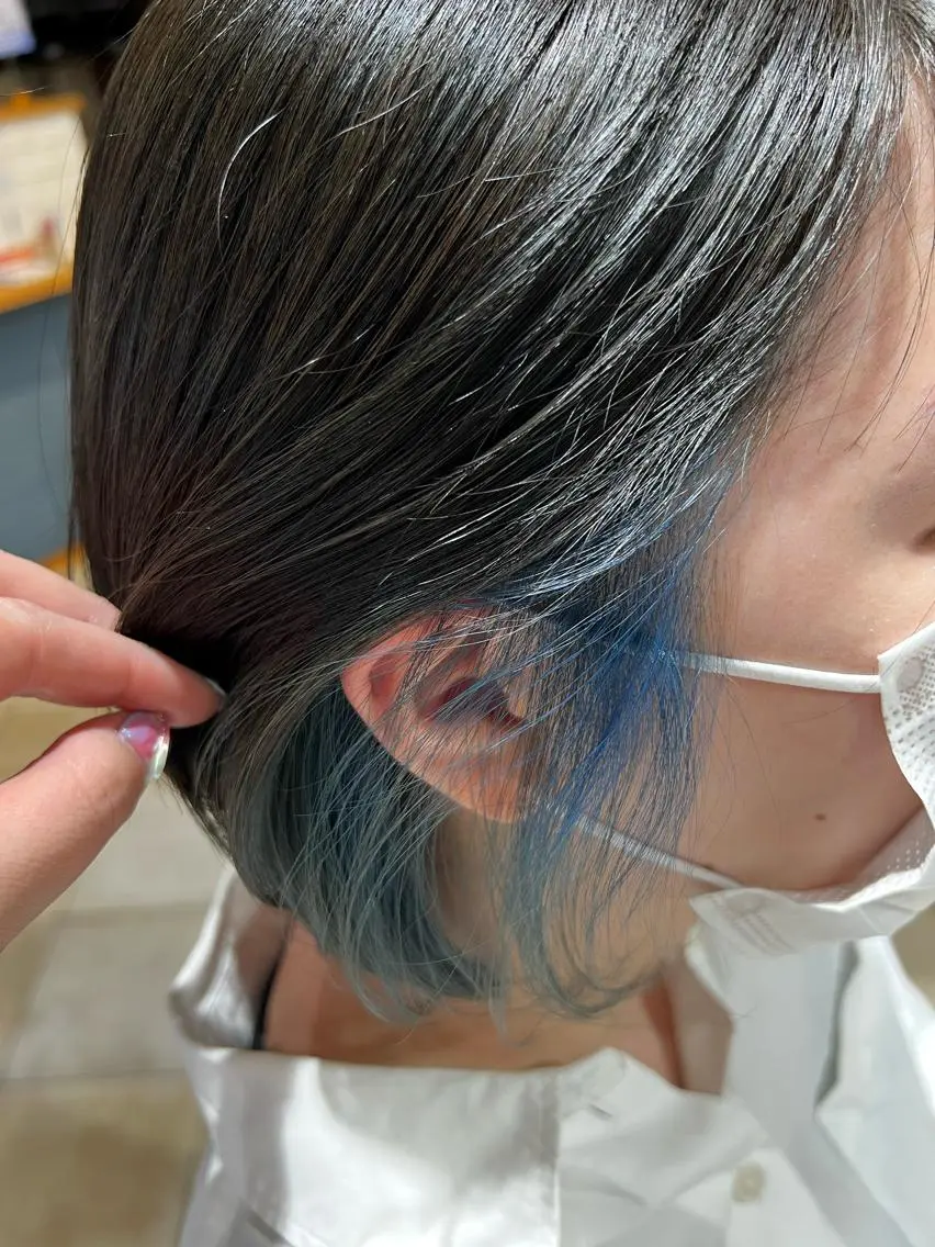カラー ブリーチ イヤリングカラー ながやま まいのヘアスタイル