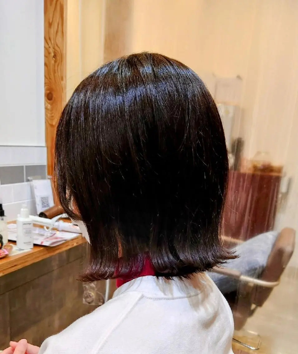 ミディアム ボブ 外ハネヘア カット ヘアカラー 東梅田/艶カラー/ 大貫一輝のヘアスタイル