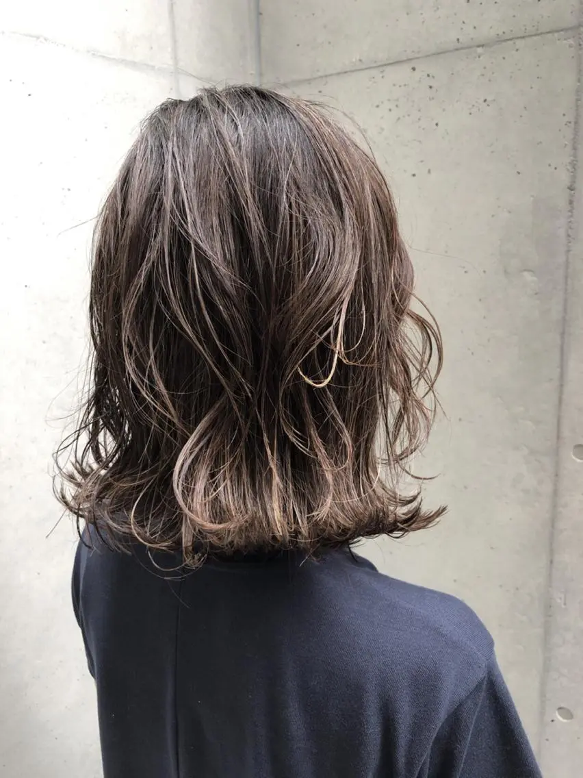 ミディアム カラー グレージュ ハイライトカラー ハイライト カット ヘアカラー トリートメント ブリーチ縮毛矯正/ デサキ ショウヘイのヘアスタイル